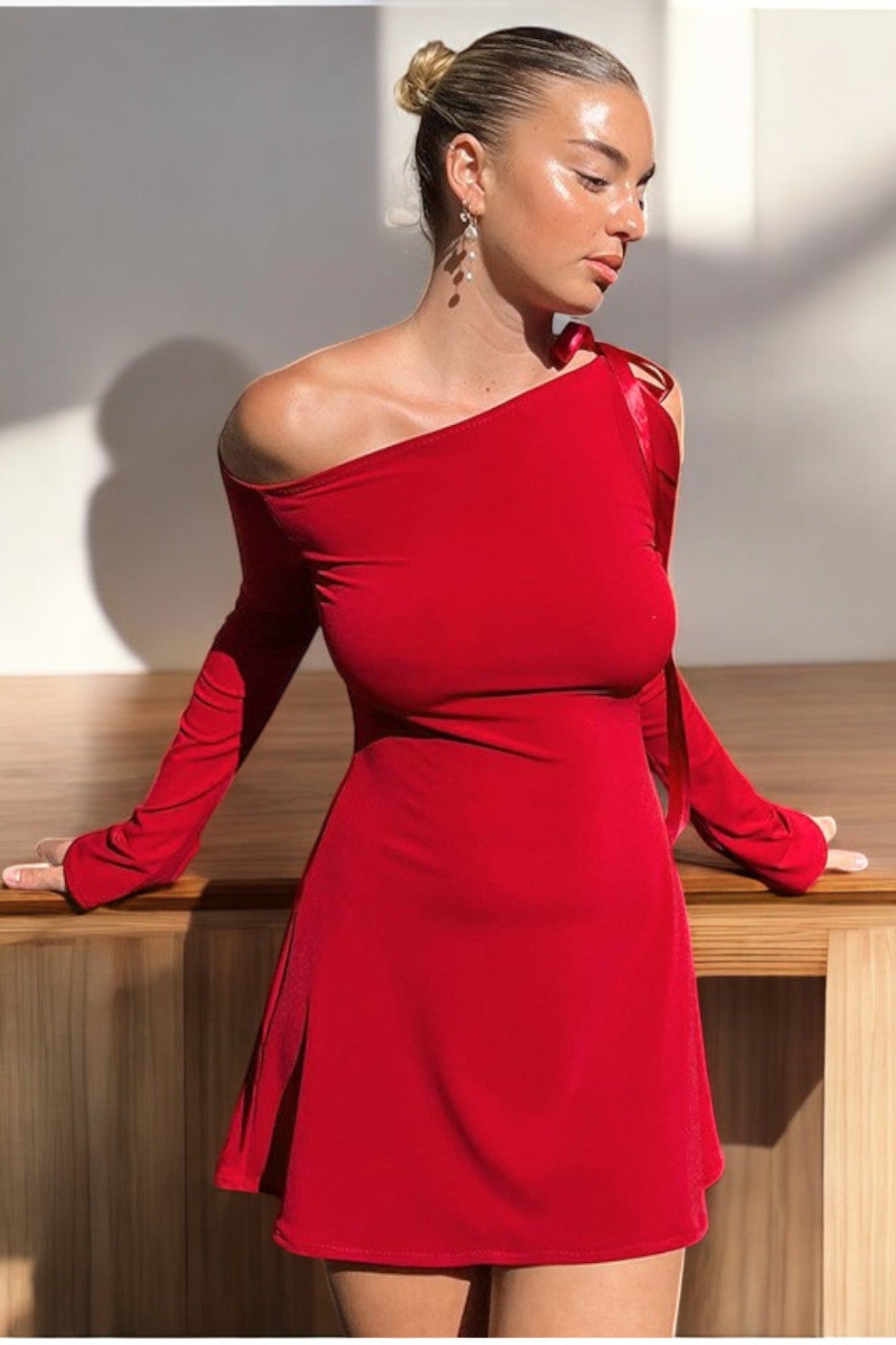 Cheryl | Elegant Off-Shoulder Mini Dress with Bow Red
