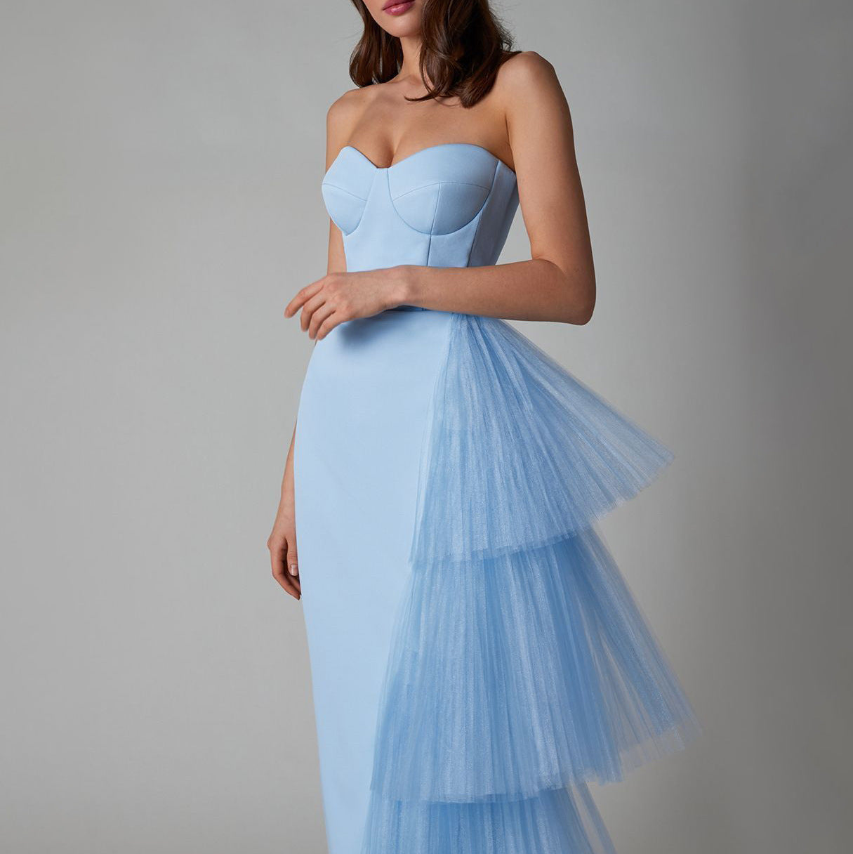 Side view of the blue sleeveless pleated mesh splicing stretch maxi dress, highlighting the smooth silhouette and pleated mesh detail.