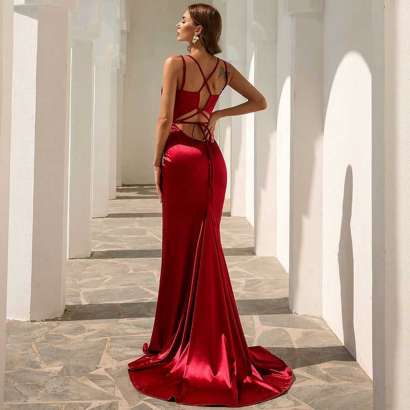 Satin Mermaid Gown With Spaghetti Straps And V-Neckline Red